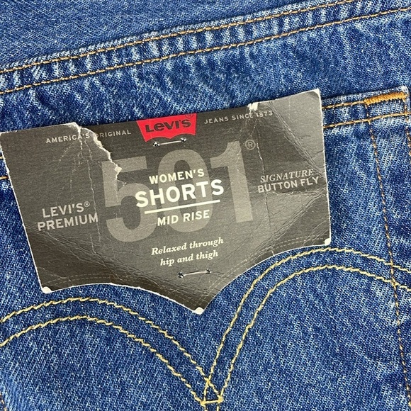 NWT Levi Premium Womens Plus Denim Jean Shorts SZ 32 501 Mid Rise Raw Hem Button - Picture 6 of 13